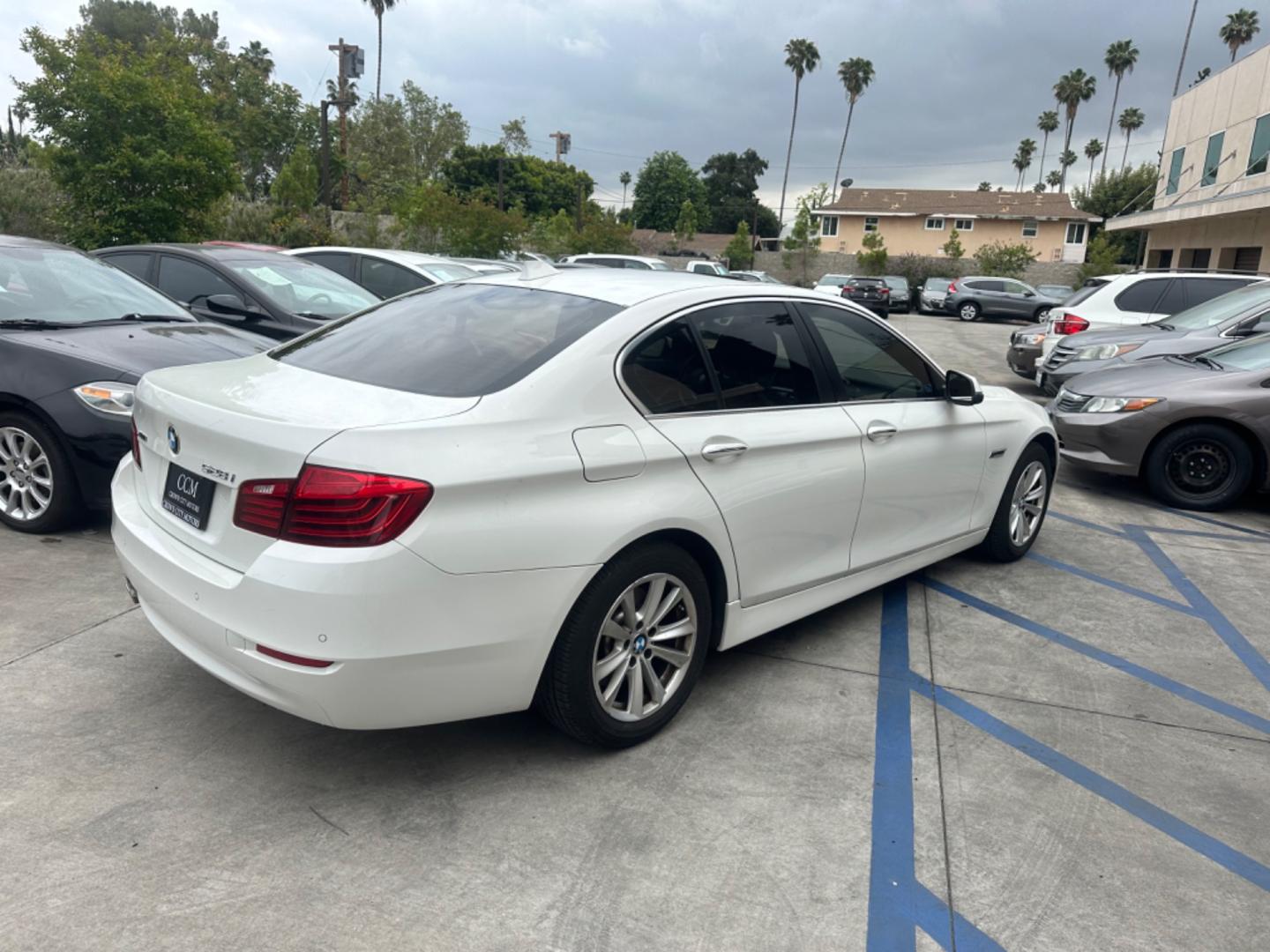 2015 WHITE /Black BMW 5-Series Leather (WBA5A7C54FG) with an 4 Cylinder engine, Automatic transmission, located at 30 S. Berkeley Avenue, Pasadena, CA, 91107, (626) 248-7567, 34.145447, -118.109398 - The 2015 BMW 528i xDrive stands as a beacon of luxury, performance, and advanced technology, embodying the pinnacle of German engineering. With only 72,430 miles, this well-maintained vehicle offers a remarkable driving experience that combines comfort, style, and reliability. Whether you have an im - Photo#4